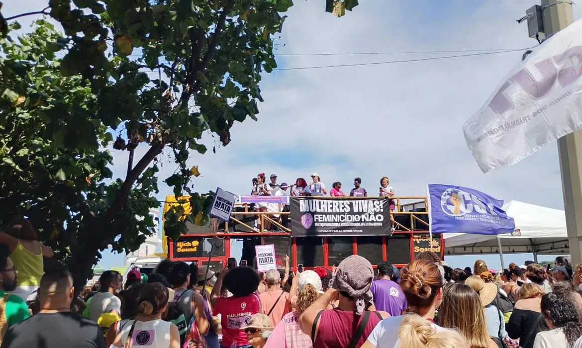 Feminicidio mobiliza protesto no Rio e vítimas cobram ação do Estado