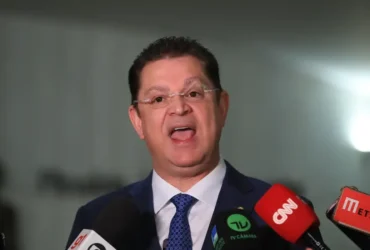 Sóstenes nega desvios e diz que dinheiro vem de imóvel