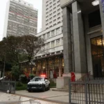 Mulher é presa por suspeita de participação em roubo de gravuras em sp