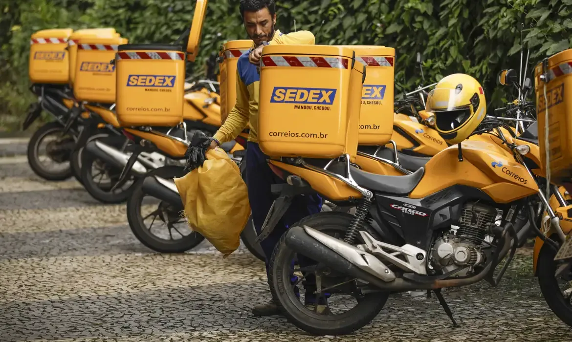 Correios recebem empréstimo de r$ 12 bilhões para reestruturação