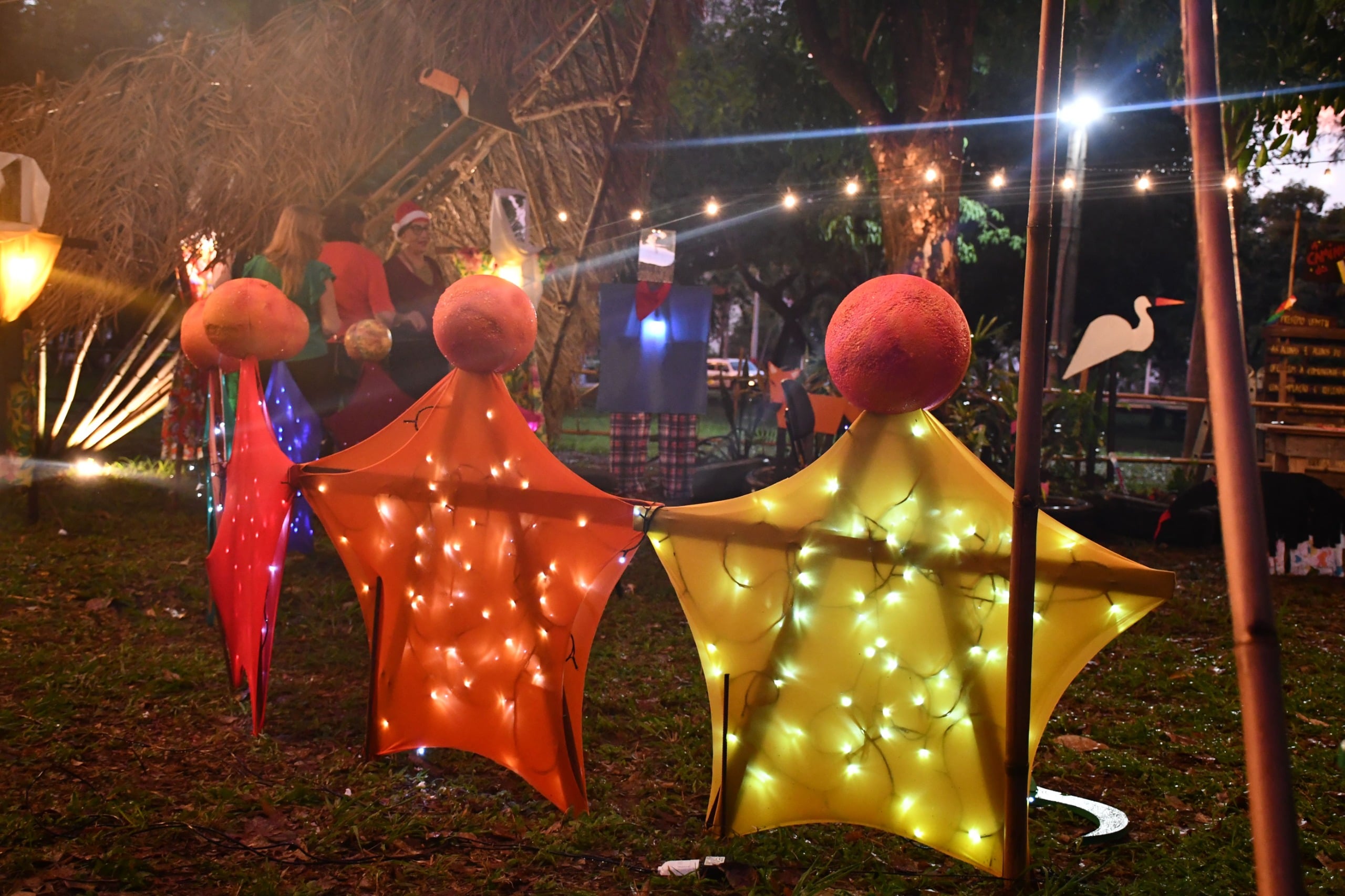Presépio da UFMT propõe reflexão com luz e simbolismo