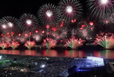 Copacabana tem balsas de fogos aprovadas após vistoria dos bombeiros