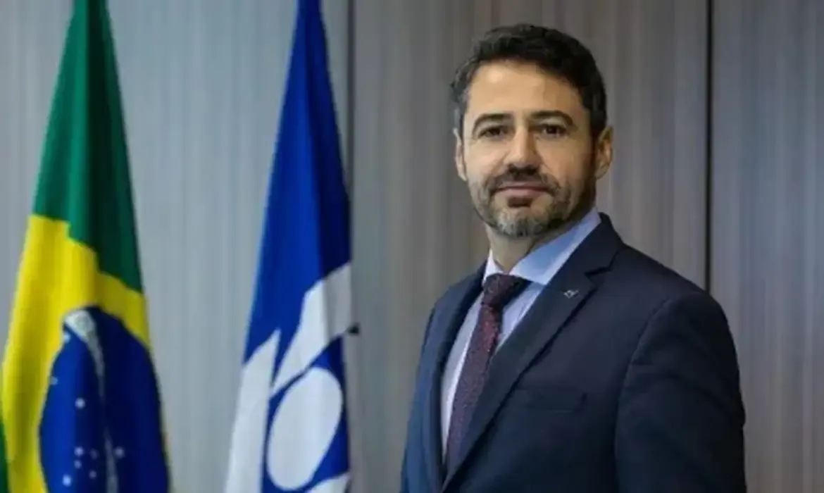 Demissão de ex-chefe da Receita ligada ao caso das joias sauditas