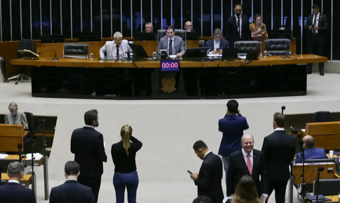 Câmara pode votar hoje projeto que endurece regras para devedor contumaz