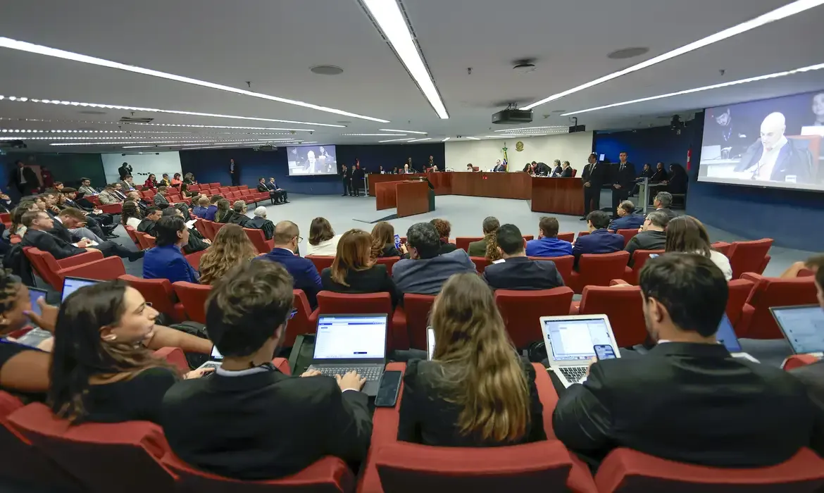 Julgamento avança após Moraes negar inclusão de Fux no caso do núcleo 2