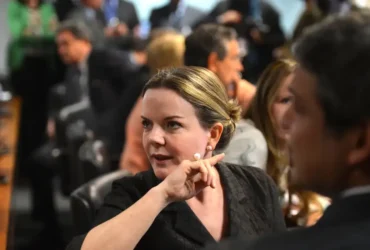 Gleisi atribui à Selic o avanço da dívida pública