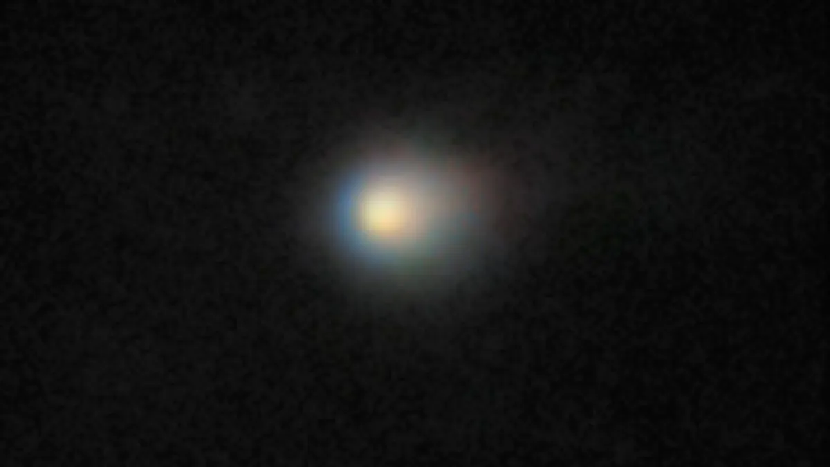Imagem do cometa 3I/ATLAS mostra brilho intenso e estruturas na cauda Imagem do cometa 3I/ATLAS mostra brilho intenso e estruturas na cauda