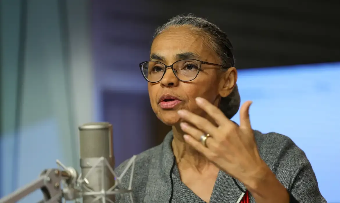 Marina Silva tem fratura lombar confirmada após atendimento em Brasília