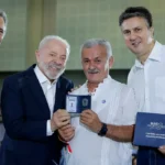Lula entrega carteira nacional docente a professores no Ceará