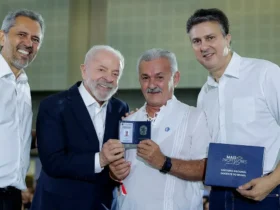 Lula entrega carteira nacional docente a professores no Ceará