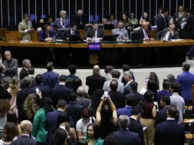 Câmara retoma sessões após confronto envolvendo deputado
