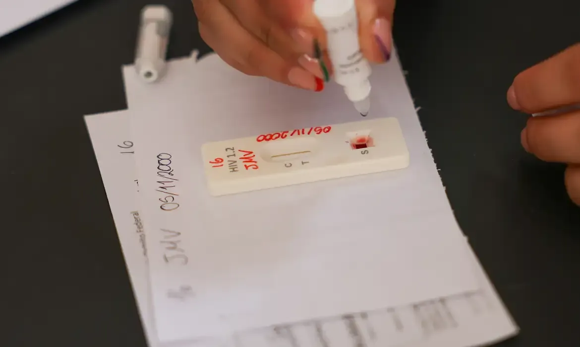 Hiv mobiliza ação com testagem rápida e orientação no Distrito Federal