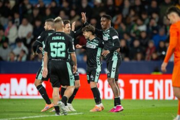 Betis x Barcelona: onde assistir, escalações e clima de decisão na 15ª rodada de LaLiga. Imagem: Divulgação Betis
