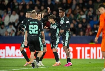 Betis x Barcelona: onde assistir, escalações e clima de decisão na 15ª rodada de LaLiga. Imagem: Divulgação Betis