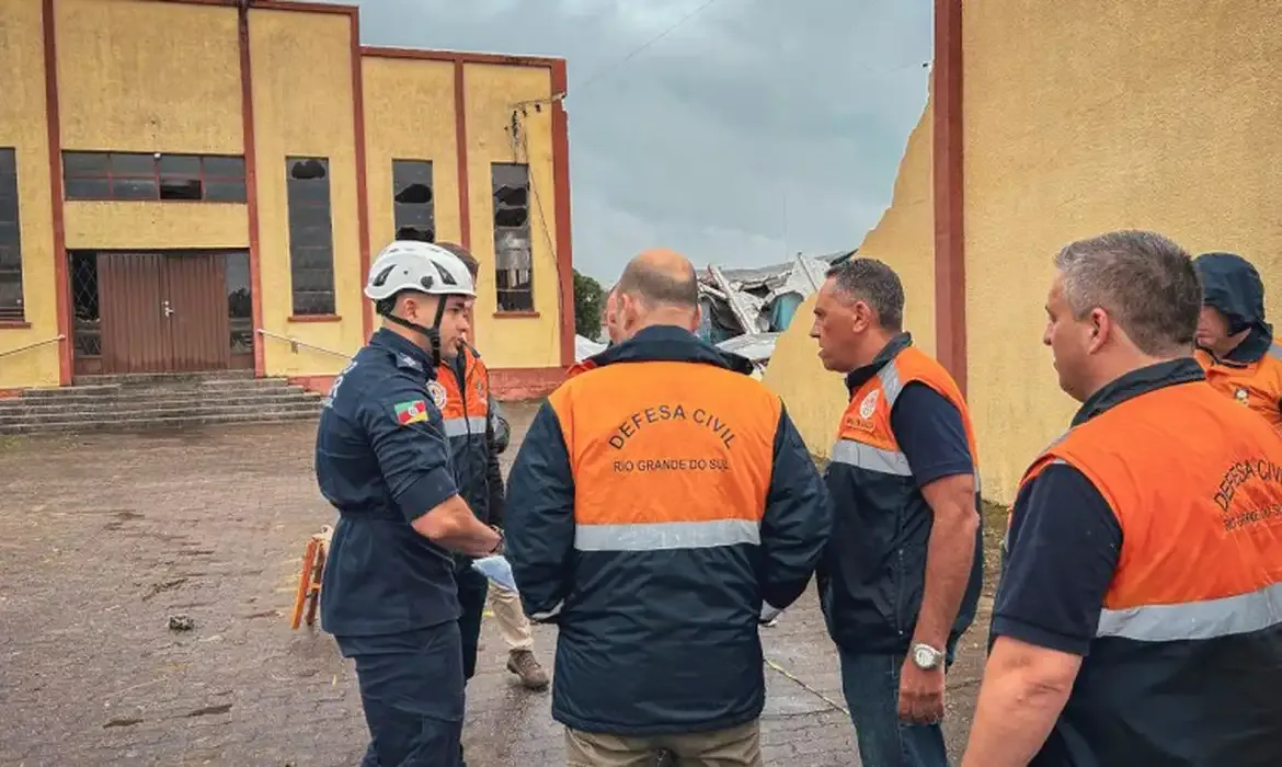 Tornado deixa três mortos em Santa Catarina após tempestades no Sul