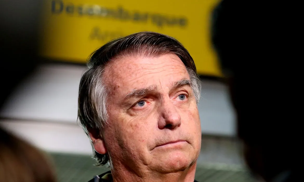 Bolsonaro deve ser internado para cirurgia em brasília