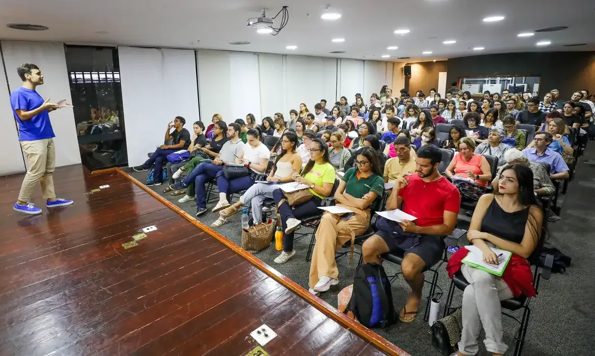 Concurso da câmara abre inscrições em janeiro com salários de até R$ 30 mil