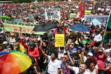 Manifestantes de diversas regiões do país vão às ruas neste domingo (14) em protesto contra o Congresso Nacional