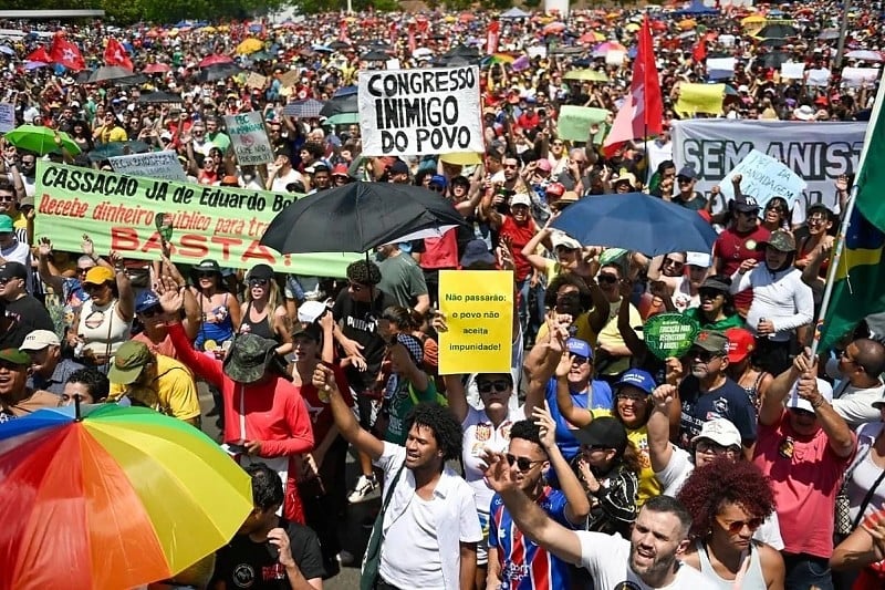 Manifestantes de diversas regiões do país vão às ruas neste domingo (14) em protesto contra o Congresso Nacional