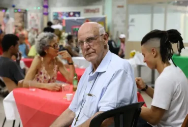 Padre júlio lancelotti promove almoço de natal para população de rua em são paulo
