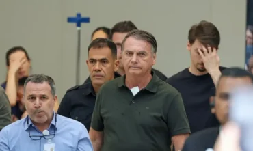 Bolsonaro tem internação autorizada para cirurgia