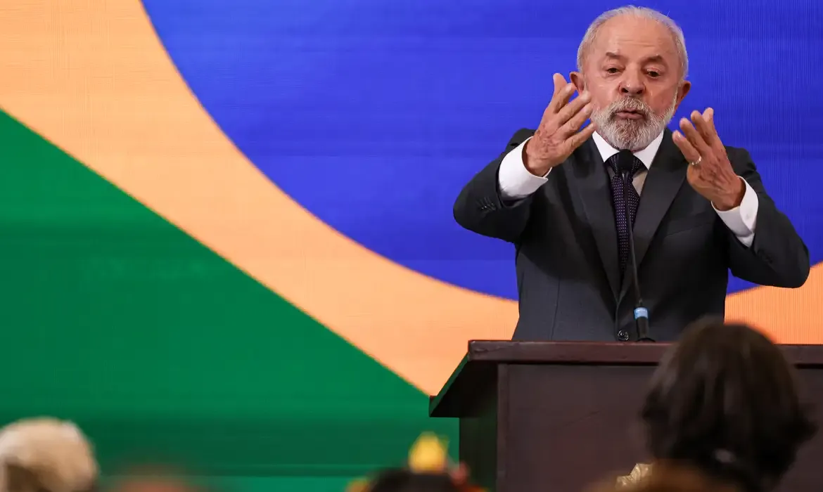 Jornada em debate: Lula defende fim do 6x1 e ações contra feminicídio