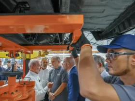 Pobreza recua com inflação menor e salários maiores