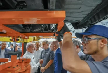 Pobreza recua com inflação menor e salários maiores