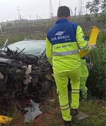 Colisão frontal entre dois Fiat Fastback deixa casal de idosos em estado grave na BR-163