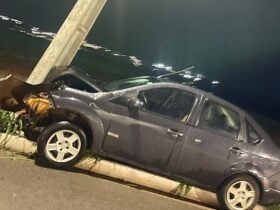 Veículo foi encontrado abandonado pela Polícia Militar no bairro Mont Serrat; proprietário confirmou que dirigia no momento da colisão