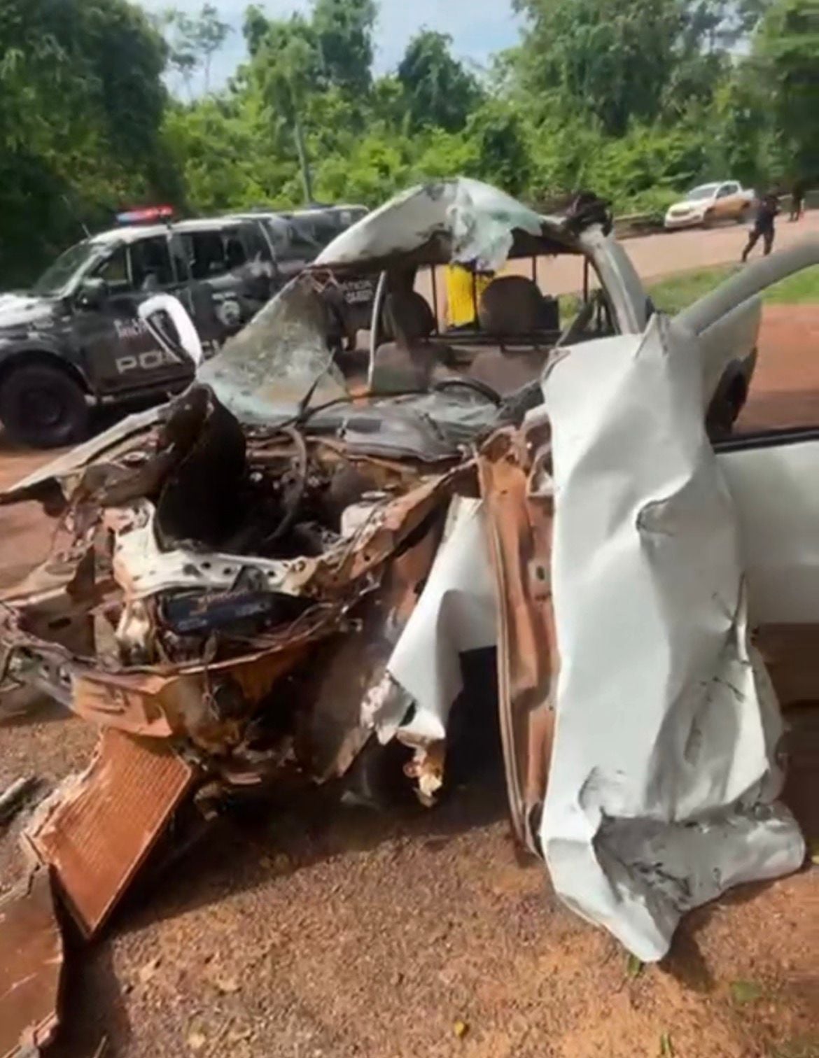 Gravíssimo acidente entre picape e caminhão deixa quatro feridos graves na MT-270, em Rondonópolis