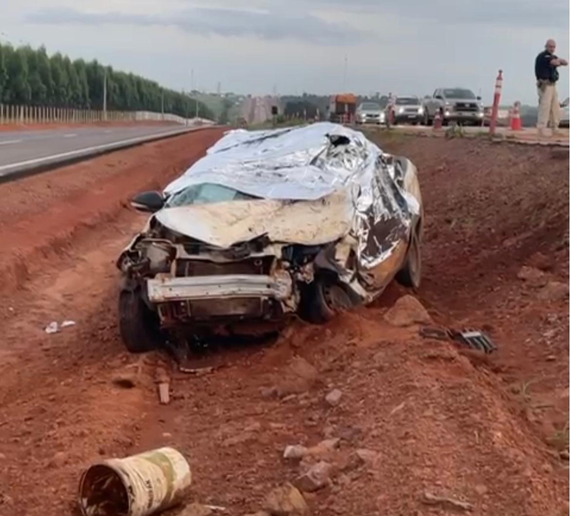 Condutor de picape colidiu possivelmente na traseira de um veículo pesado; vítima morreu no local e perícia foi acionada