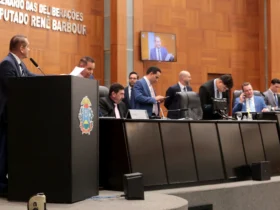 Homenagem marca nova escola em Chapada