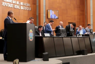 Homenagem marca nova escola em Chapada