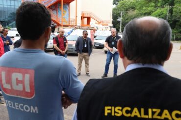 Ação conjunta promove retirada de cabos irregulares em vias urbanas de Sorriso
