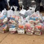 Adolescente é conduzido com cestas básicas de facção criminosa