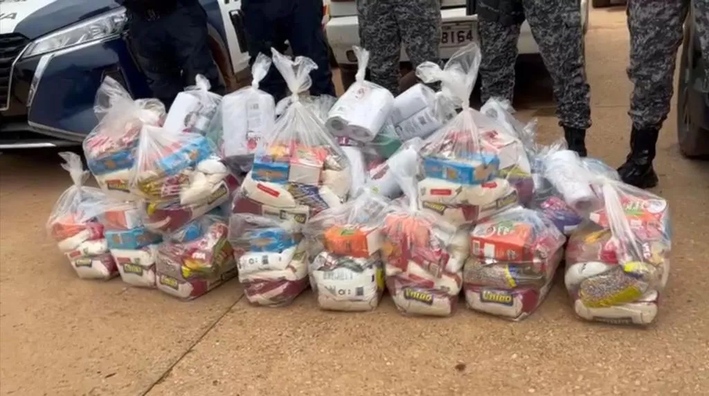 Adolescente é conduzido com cestas básicas de facção criminosa