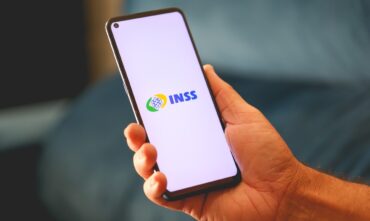 Atrasados do INSS: mais de 150 mil segurados começam 2026 com dinheiro extra na conta