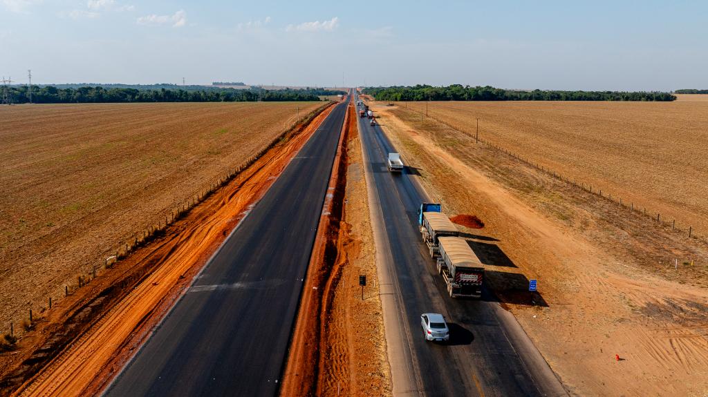 É o maior volume de entregas de obras rodoviárias no país em 2025. São 260 km de duplicação da rodovia já entregues