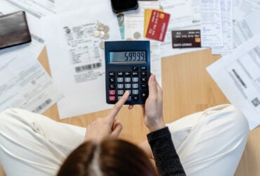 Número de famílias com contas em atraso aumenta na capital, aponta CNC