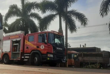 Bombeiros atuam em acidente na BR-070 com desencarceramento