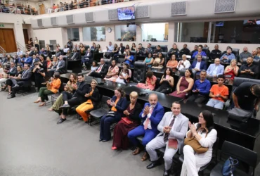 Botelho homenageia cidadãos e histórias em MT