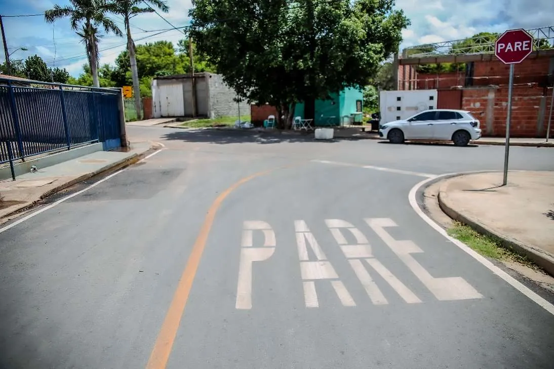 Infraestrutura avança com pavimentação em bairros de Cuiabá