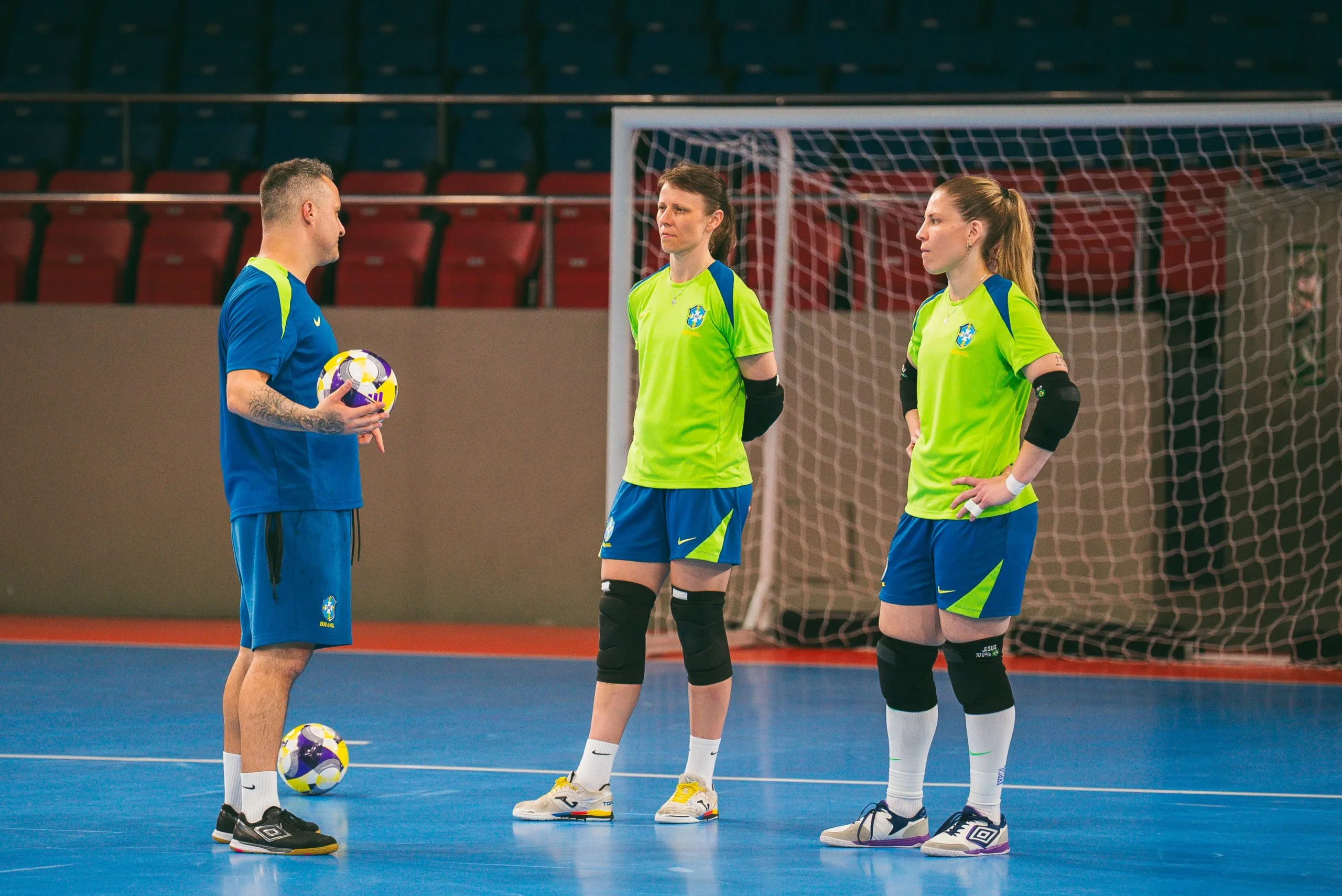 Brasil desafia Japão no futsal feminino por vaga na semifinal