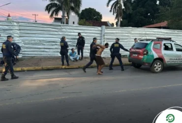 Os 4 homens, de 53, 41, 39 e 28 anos, foram encaminhados à Central de Flagrantes e apresentados ao delegado de plantão, onde permanecem à disposição da Justiça pelos crimes de desordem e vias de fato.