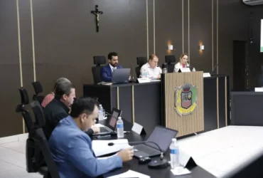 Prefeitura propõe reajuste de 4,46% para os servidores públicos, mas há expectativa de negociações para um aumento maior.