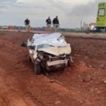 Picape colidiu possivelmente na traseira de um veículo pesado; motorista morreu no local e perícia foi acionada