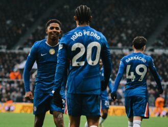 Chelsea x Aston Villa ao vivo: onde assistir, escalações e clima de decisão na Premier League. Imagem: Divulgação Chelsea