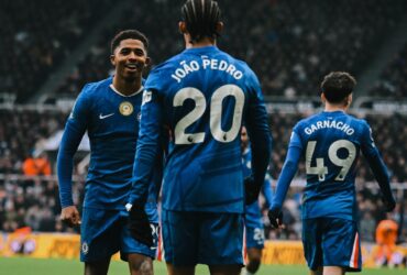 Chelsea x Aston Villa ao vivo: onde assistir, escalações e clima de decisão na Premier League. Imagem: Divulgação Chelsea