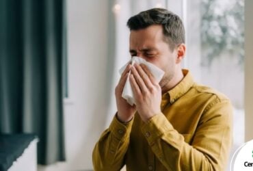 A gripe K é causada por um novo subclado do vírus Influenza A (H3N2), conhecido como subclado K, que apresenta mutações na proteína do vírus.